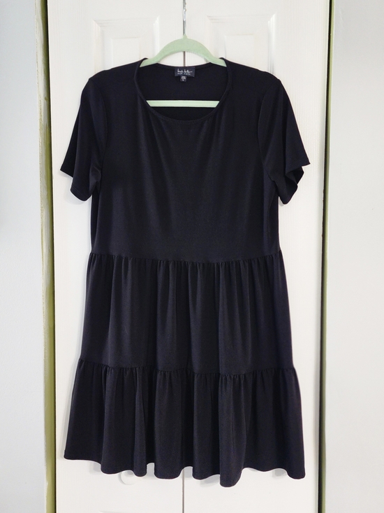 Nicole Miller Dresses & Skirts - Nicole Miller Babydoll Black Scoop Neck Tiered Dress